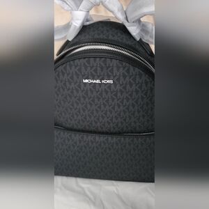 Michael Kors Shelia Medium Backpack
